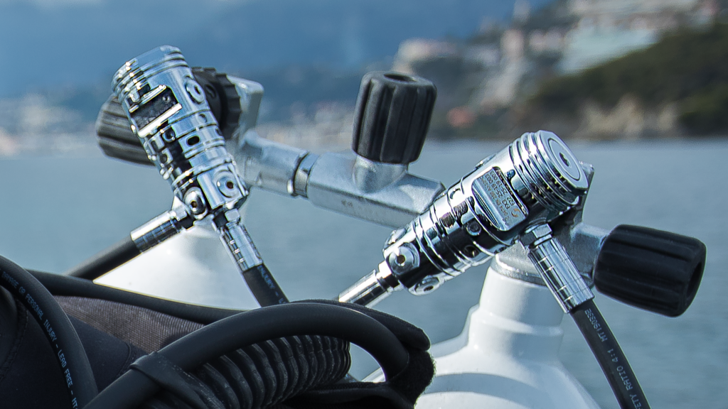 Rubinetto Subacqueo SCUBATEC con manifold centrale per bibombola