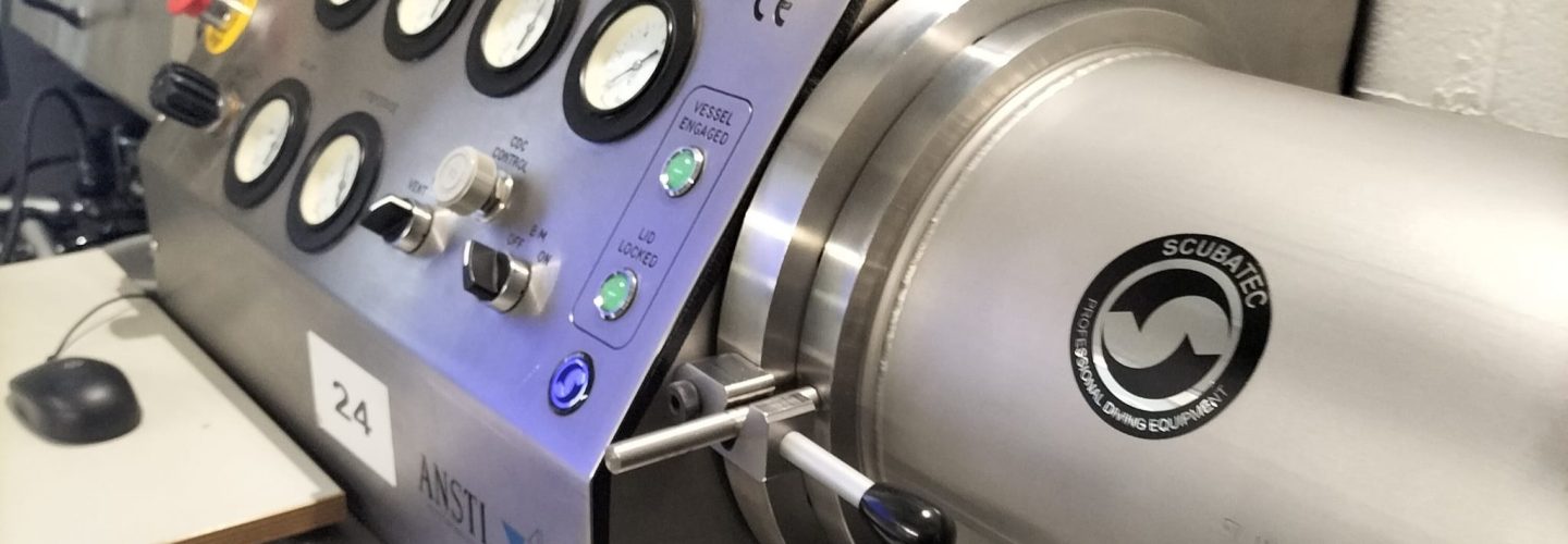 Macchina ANSTI per test delle prestazioni di un erogatore subacqueo a 50 metri e 50 bar durante simulazione di respirazione