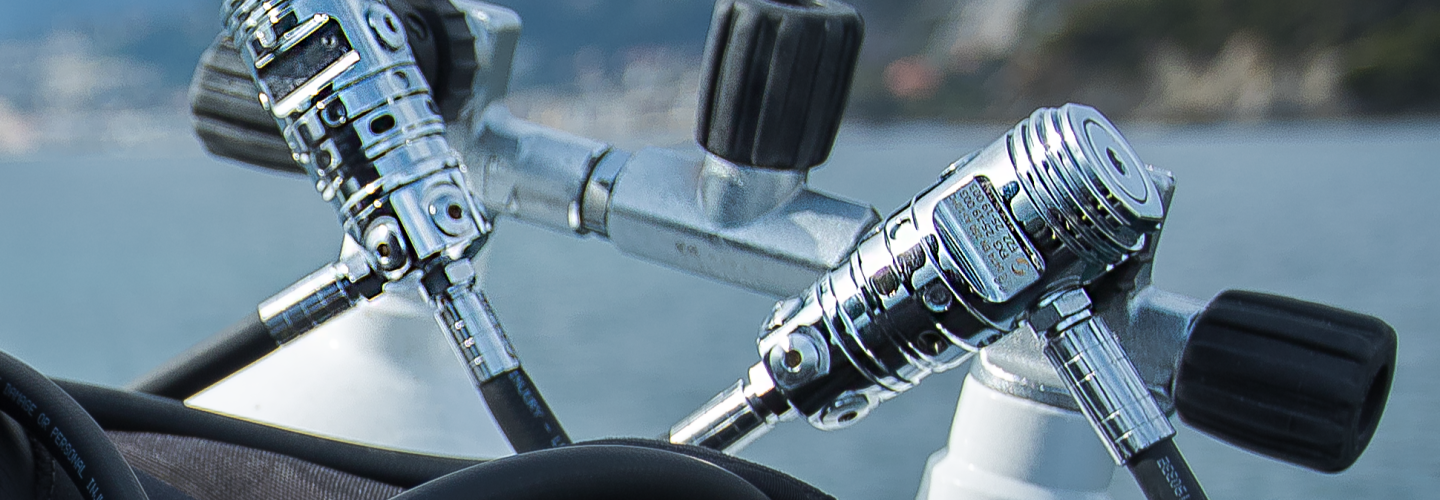 Rubinetto Subacqueo SCUBATEC con manifold centrale per bibombola